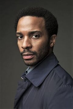André Holland interpreta Dr. Algernon Edwards