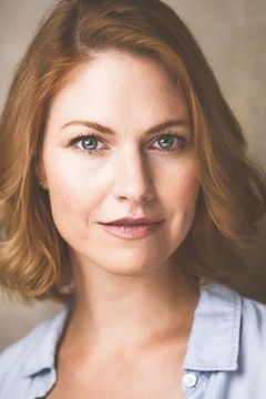 Kate MacCluggage interpreta Lily Baron