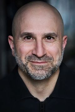 Peter Pedrero interpreta Silas' Father