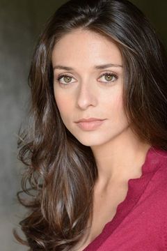 Beth Keener interpreta Reporter