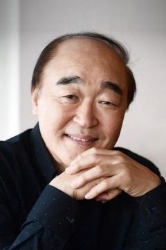 Jang Gwang interpreta Defense Minister