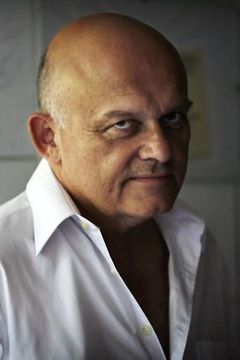 Adam Ferency interpreta Minister