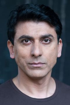 Ace Bhatti interpreta Crawley