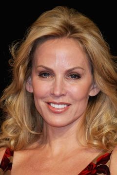 Eloise DeJoria interpreta Blonde at Salon