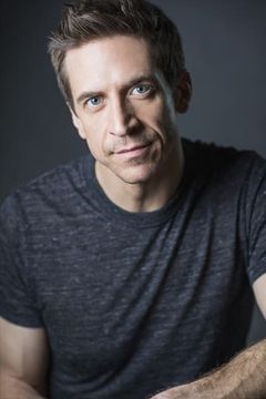 Cameron Grierson interpreta Steve Marshall
