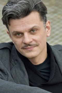 Paolo Antonio Simioni interpreta Dr. Marconi