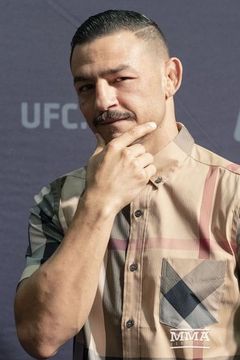 Cub Swanson interpreta Tattoo Fighter