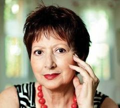 Rozina Cambos interpreta Le consul