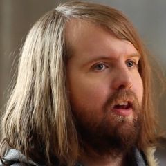 D.C. Pierson interpreta Apple Store Employee
