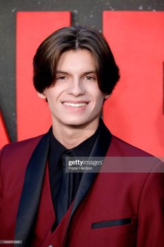Jordan Isaiah White interpreta Matty