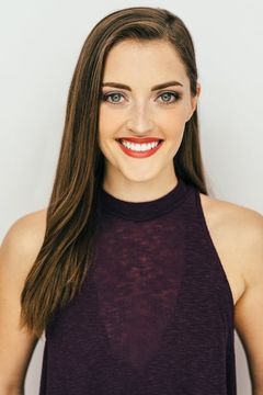 Vanessa Mitchell interpreta Server