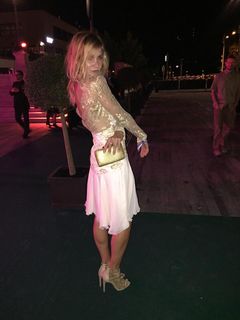 Florine Elena Deplazes interpreta Beach Girl