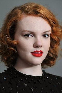 Shannon Purser interpreta June Acosta