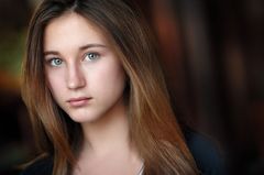 Demetra Raven interpreta Girl Student