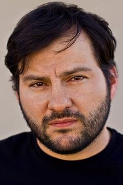 Oscar Avila interpreta Mexican Border Guard