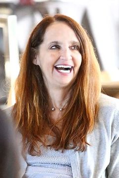 Sheryl Bernstein interpreta Additional Voices (voice)