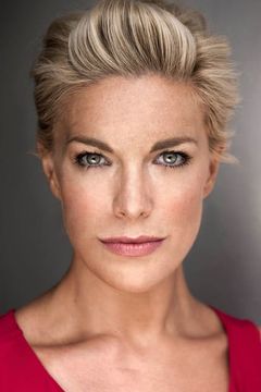 Hannah Waddingham interpreta Factory Woman 2