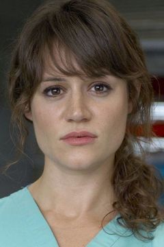 Nadine Lewington interpreta Geraldine