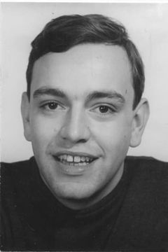 Christian Fiedler interpreta Otto Falk (uncredited)