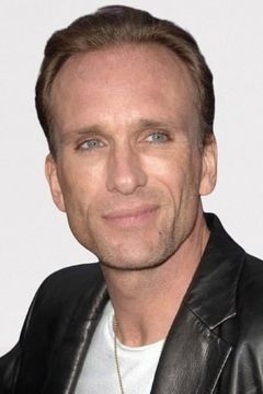 Peter Greene interpreta Nichols