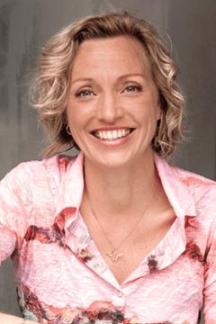 Gillian Ferrabee interpreta Assistant D.A.