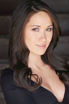 Alli Chung interpreta Business Woman