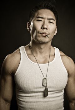 Peter Jae interpreta Korean Thug