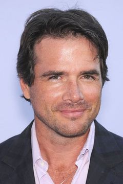 Matthew Settle interpreta Rufus Humphrey
