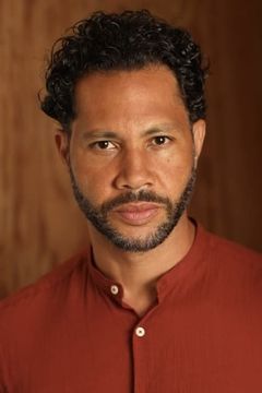 Michael Chenevert interpreta Wounded Soldier (uncredited)