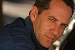 Jeff Campbell interpreta Jump Leader