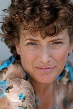 Noni White interpreta Stewardess #2