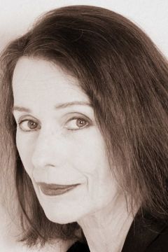 Helen Morse interpreta Evelyn