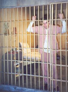 Alex Kalognomos interpreta Alex (uncredited)