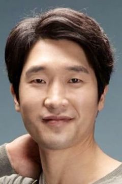 Shin Chi-young interpreta Protester