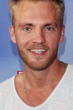 Niklas Osterloh interpreta Patrick Field