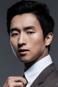 Yang Hee-woo interpreta Gas Station Employee