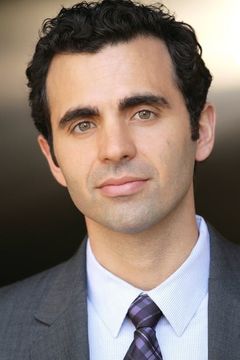 Nicholas Massouh interpreta Doctor