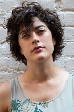 Molly Webster interpreta Roxanne