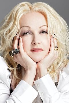 Cyndi Lauper interpreta Cyndi Lauper (uncredited)
