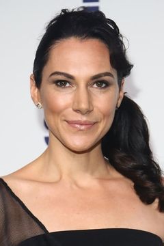 Kyra Zagorsky interpreta Victoria Knox