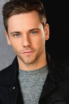 James Austin Kerr interpreta Eric