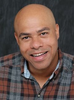 Carl Banks interpreta Nigel