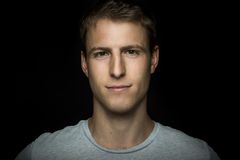 Anthony Skrimshire interpreta Physicist #3