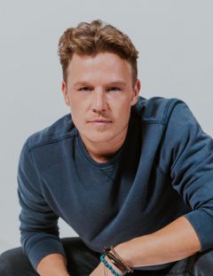 Christopher Egan interpreta Roran