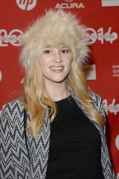 Hayley Derryberry interpreta Raver