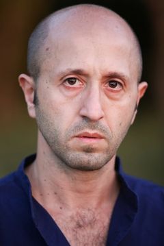 Giovanni D'Addario interpreta Babaguru