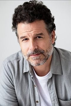 David Samartin interpreta Eli (Pilot)