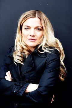 Daniela Wutte interpreta Susanne König