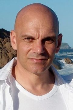 Richard Mutschall interpreta Priest
