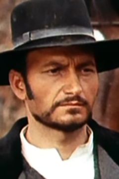 Rinaldo Zamperla interpreta Comanchero (uncredited)